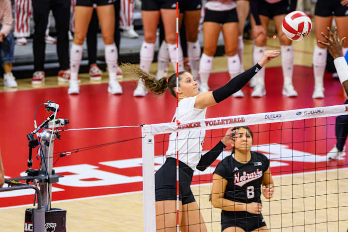 01_Merritt Beason_VB vs Wisconsin 1021